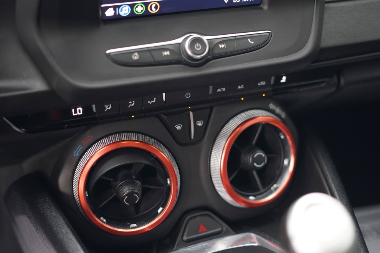 Used 2020 Chevrolet Camaro LT RWD image 13