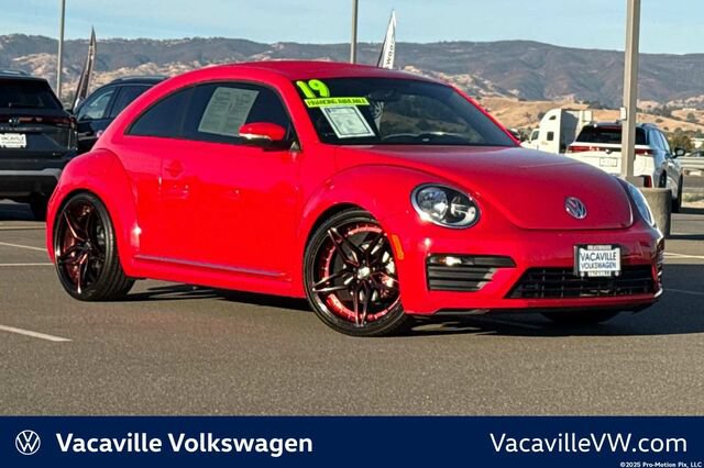 Used 2019 Volkswagen Beetle 2.0T S FWD image 1
