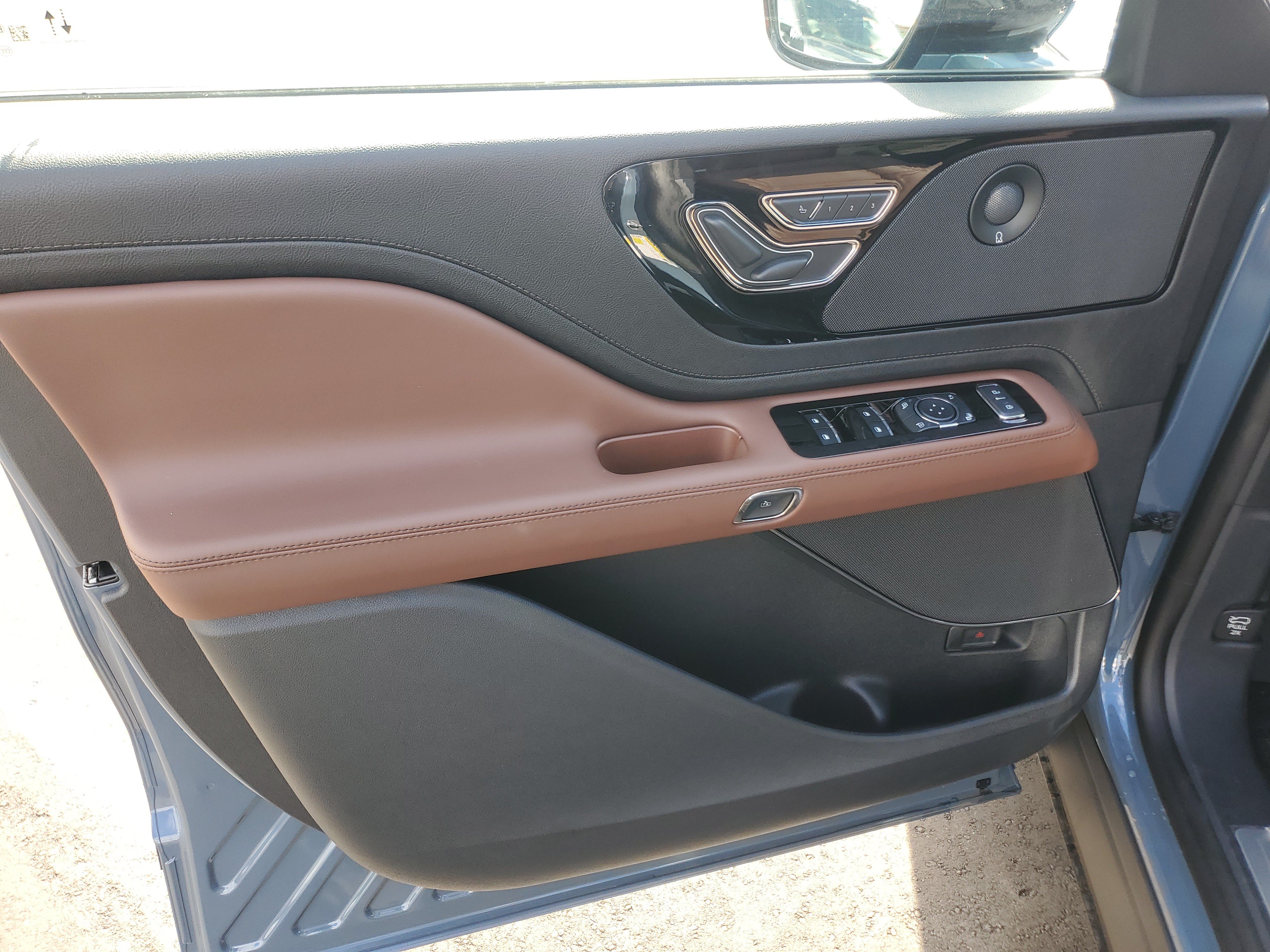 New 2026 Lincoln Aviator Reserve w/ Jet Appearance Package AWD/4WD image 8