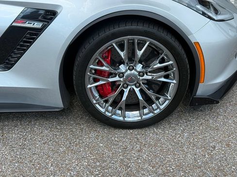 Used 2015 Chevrolet Corvette Z06 w/ 3LZ Preferred Equipment Group RWD image 9