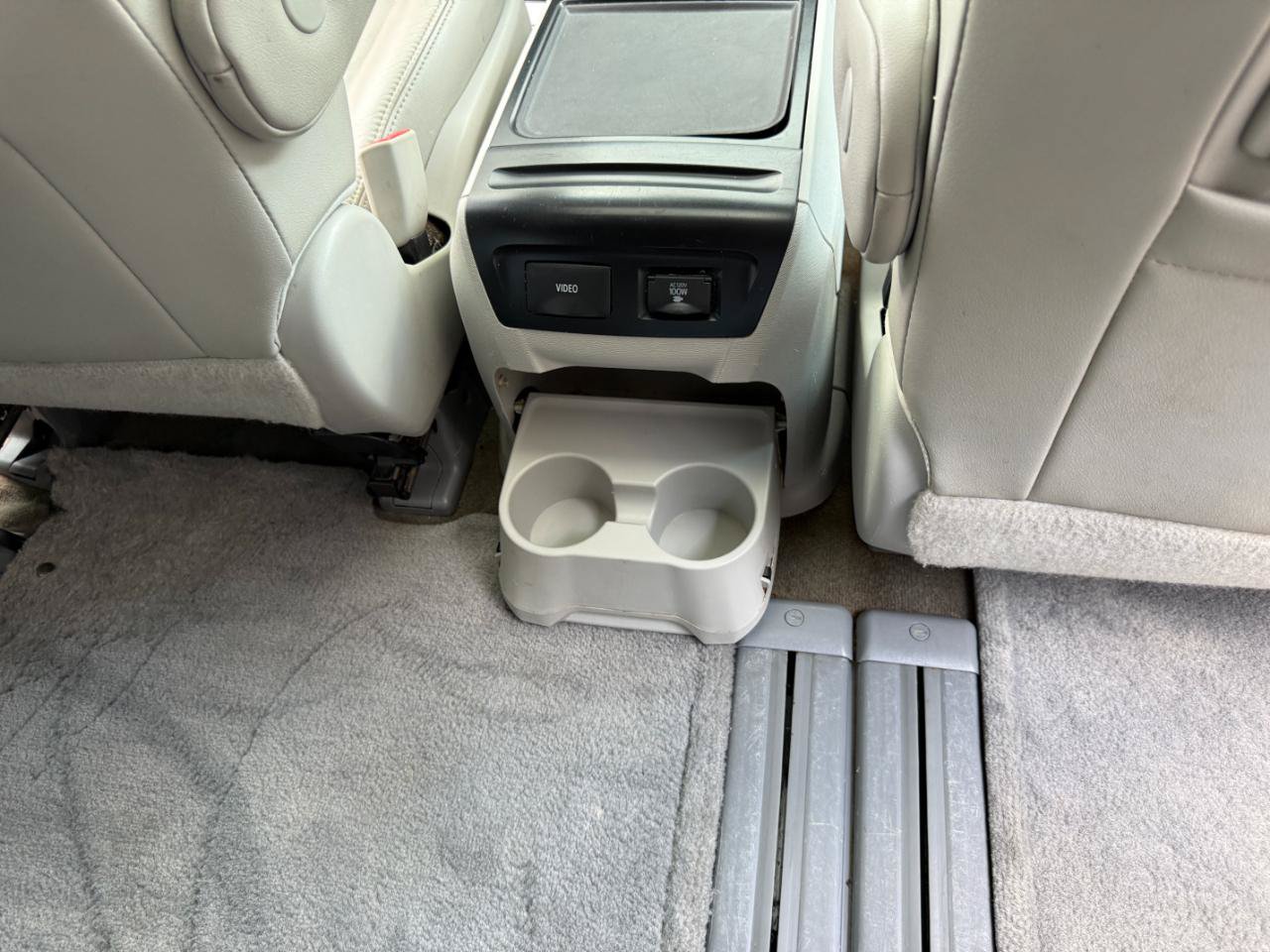 Used 2013 Toyota Sienna XLE w/ Entertainment Pkg FWD image 56