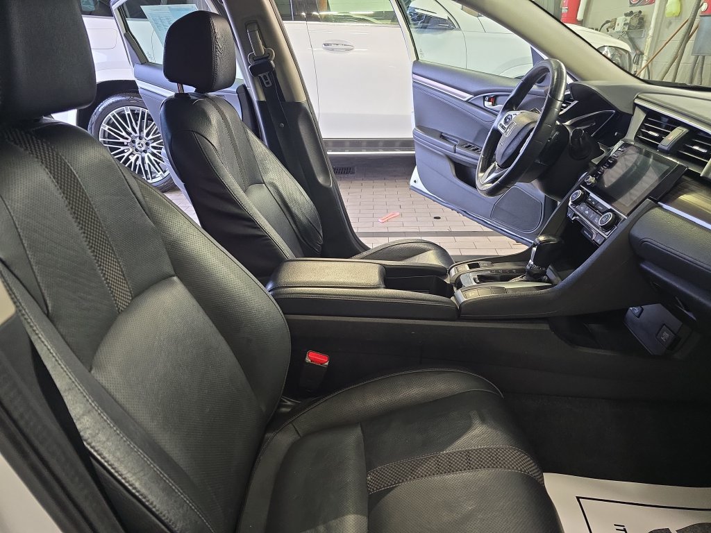 Used 2019 Honda Civic Touring image 10