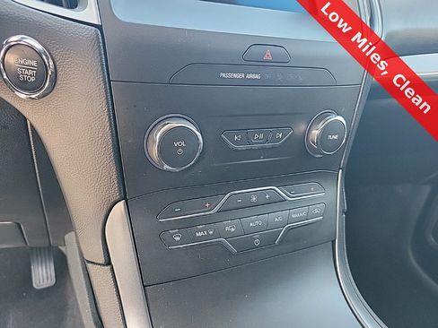 Used 2020 Ford Edge SE image 25