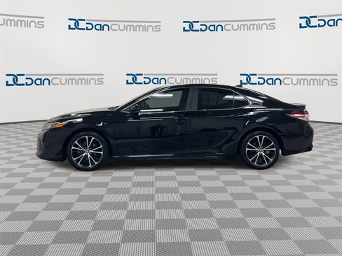 Used 2020 Toyota Camry SE image 5