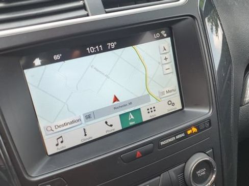 Used 2019 Ford Explorer XLT w/ Equipment Group 202A AWD/4WD image 5