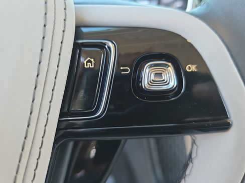 New 2026 Lincoln Aviator AWD w/ Jet Appearance Package image 19