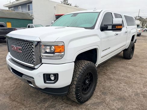 Used 2015 GMC Sierra 2500 Denali w/ Duramax Plus Package image 3