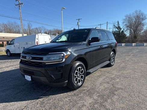 Used 2024 Ford Expedition XLT image 1