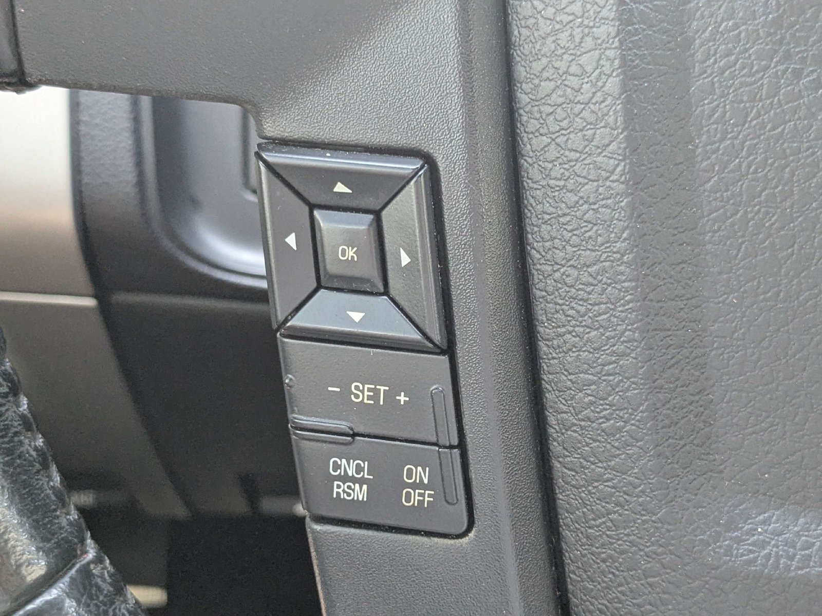 Used 2017 Ford Expedition XLT RWD image 25