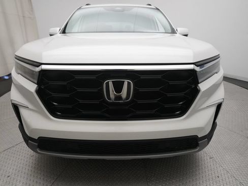 Certified 2025 Honda Pilot Touring image 23