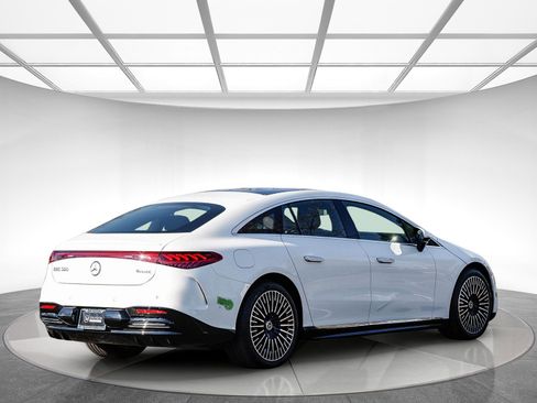 Certified 2023 Mercedes-Benz EQS 580 4MATIC Sedan image 4