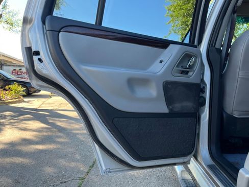 Used 2002 Jeep Grand Cherokee Overland image 19