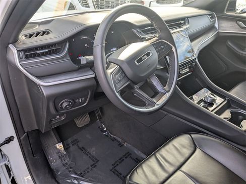 Used 2024 Jeep Grand Cherokee L Limited w/ Luxury Tech Group II image 11