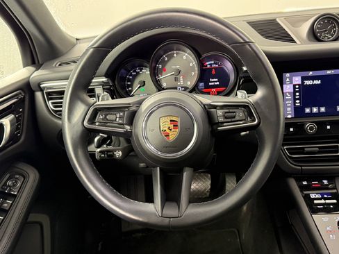 Used 2024 Porsche Macan image 21