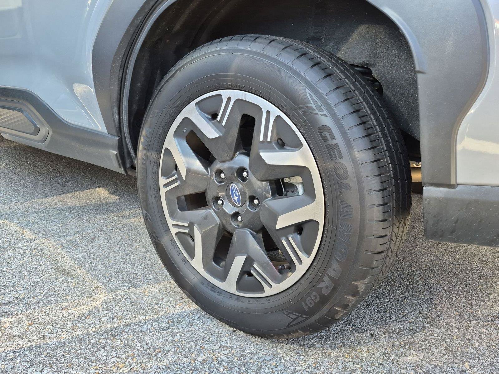 Certified 2025 Subaru Forester Premium AWD/4WD image 9