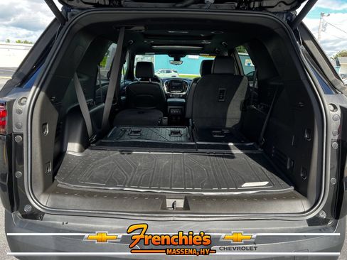 Used 2023 Chevrolet Traverse LT w/ LT Premium Package AWD/4WD image 7