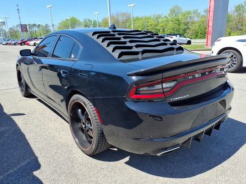 Used 2016 Dodge Charger SXT image 4