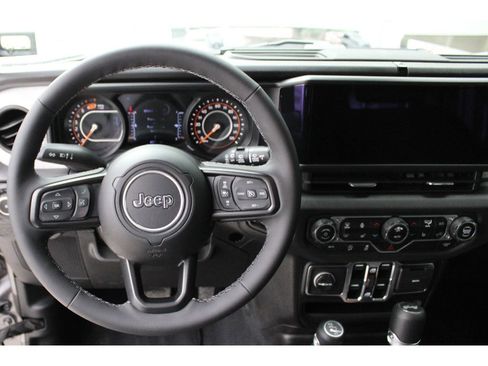 Used 2025 Jeep Wrangler Sport S image 15