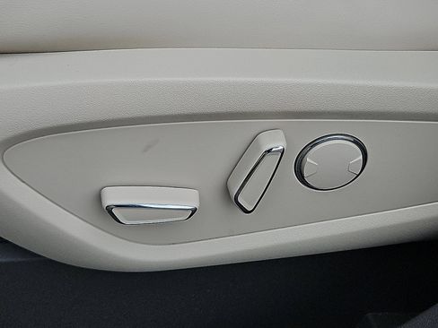 Used 2019 Lincoln Nautilus Select image 28