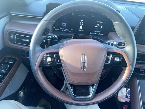 Used 2025 Lincoln Aviator Reserve w/ Equipment Group 201A image 8