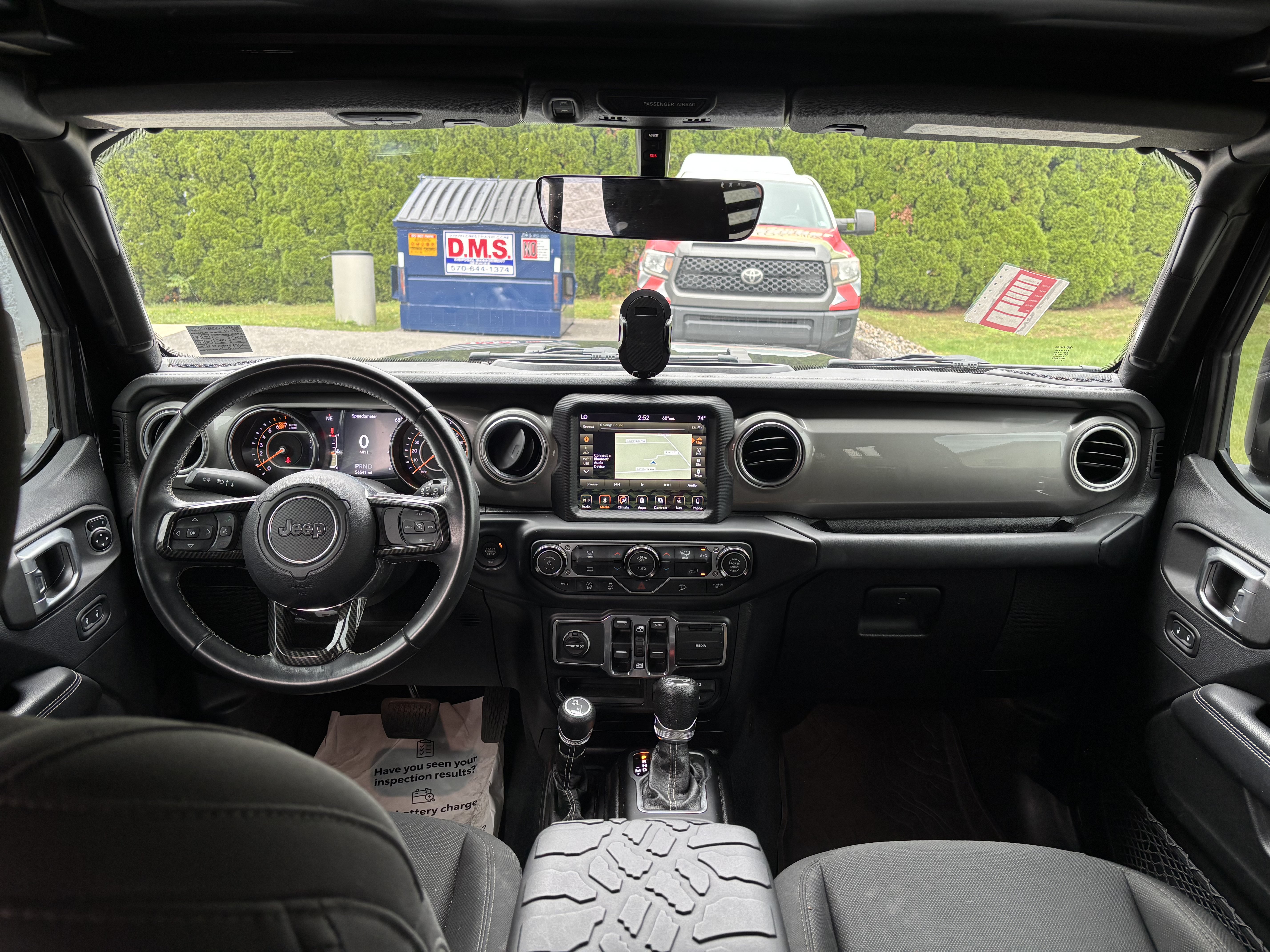 Used 2018 Jeep Wrangler Unlimited Sahara AWD/4WD image 15