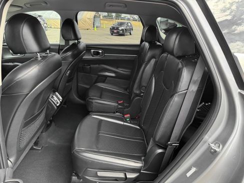Used 2023 Kia Sorento EX image 17