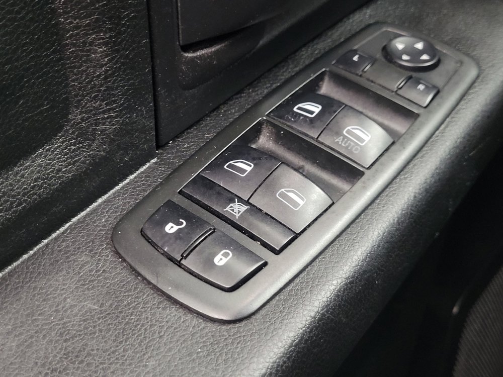 Used 2014 RAM 1500 Express RWD image 27