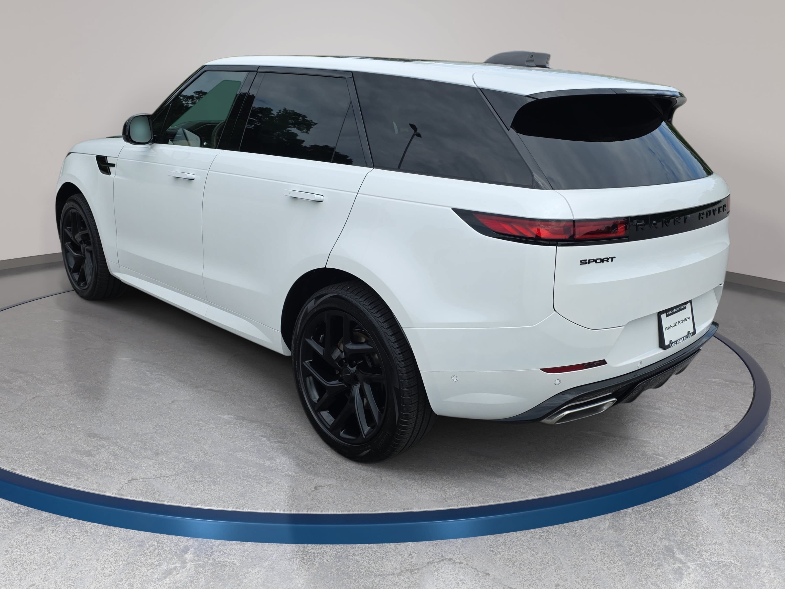 New 2026 Land Rover Range Rover Sport Dynamic SE AWD/4WD image 7