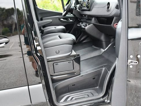 Used 2024 Mercedes-Benz Sprinter 2500 image 53