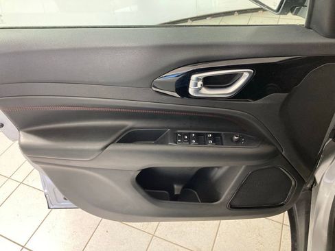 Used 2025 Jeep Compass Trailhawk AWD/4WD image 14