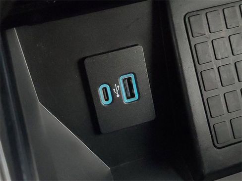 Certified 2022 Ford F150 Raptor w/ Equipment Group 801A High image 31