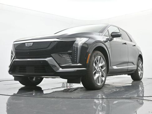 New 2025 Cadillac Optiq Luxury 2 w/ LPO, Floor Liner Package image 15