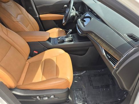 Used 2023 Cadillac XT4 Premium Luxury w/ Technology Package FWD image 19