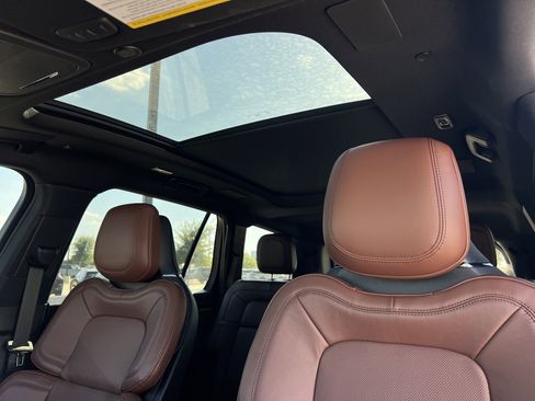 New 2025 Lincoln Aviator Reserve w/ Luxury Package image 26