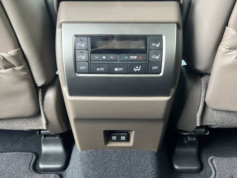 Used 2023 Lexus GX 460 Premium w/ Accessory Package AWD/4WD image 20
