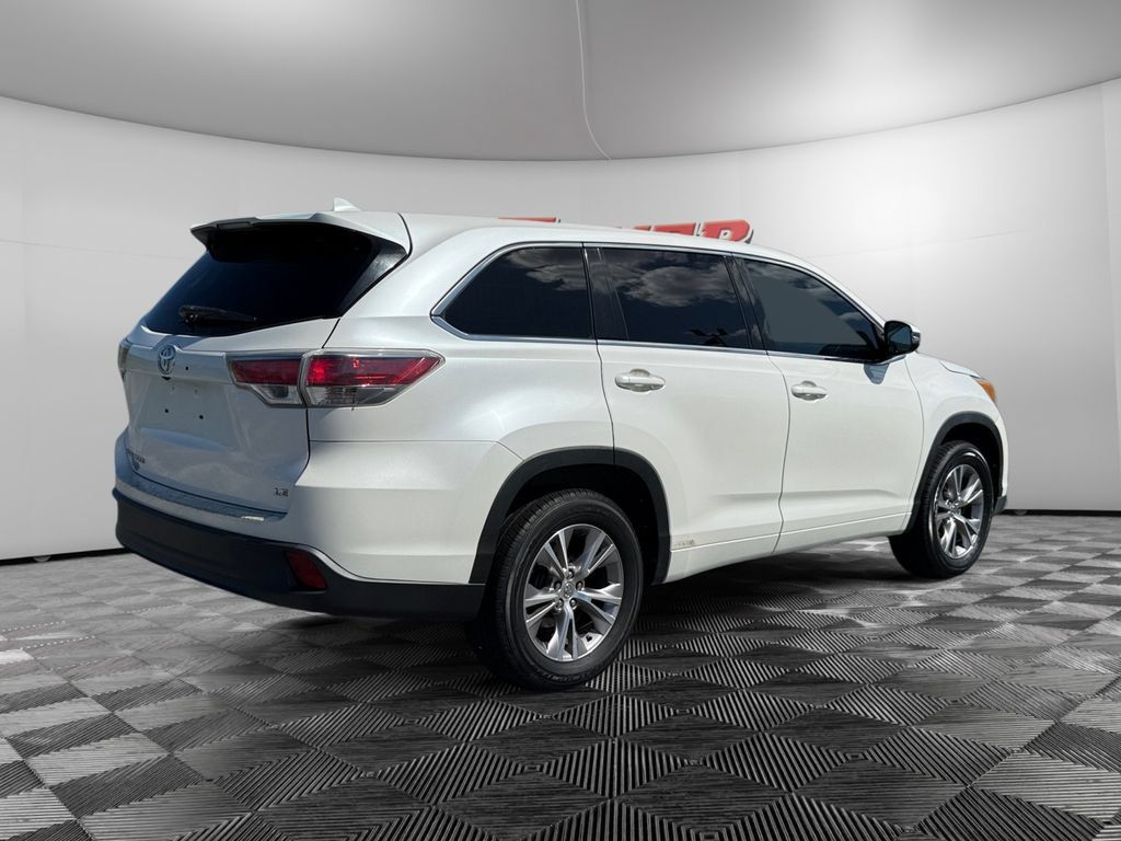 Used 2015 Toyota Highlander Plus FWD image 5