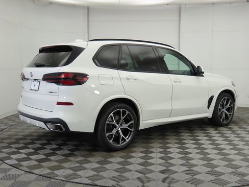 New 2026 BMW X5 xDrive40i w/ M Sport Package image 5