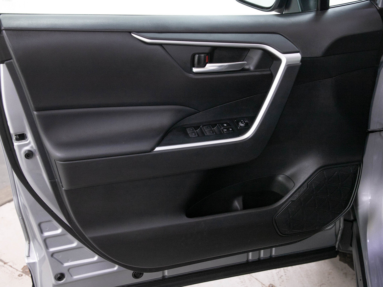 Used 2024 Toyota RAV4 XLE AWD/4WD image 21