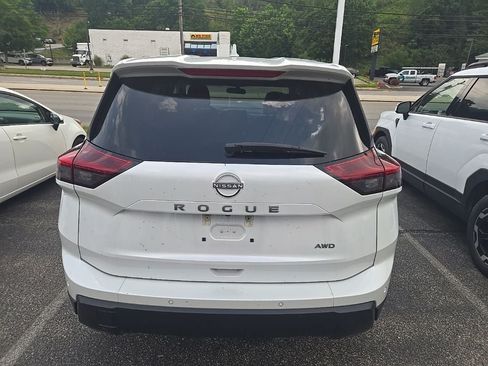 Used 2025 Nissan Rogue SV AWD/4WD image 14