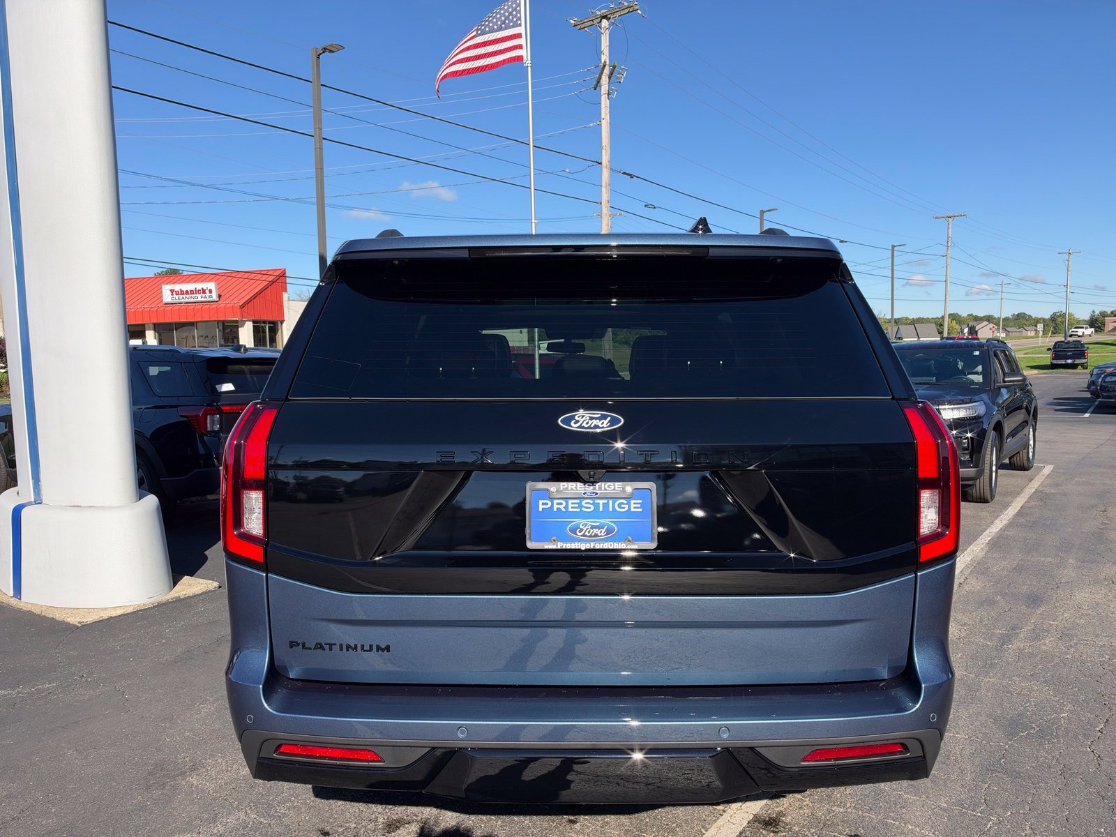 New 2027 Ford Expedition Platinum w/ Stealth Performance Package AWD/4WD image 3