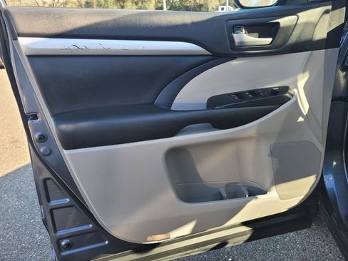 Used 2019 Toyota Highlander XLE image 16