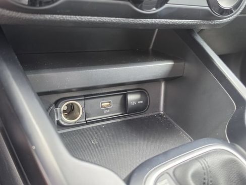 Certified 2025 Kia Soul LX w/ LX Technology Package FWD image 25
