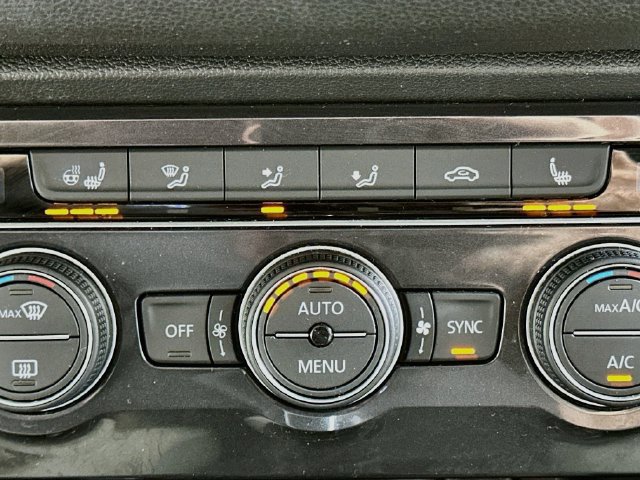 Used 2021 Volkswagen Tiguan SEL FWD image 19