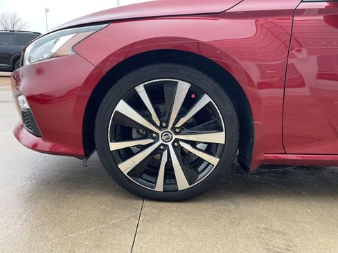 Used 2019 Nissan Altima 2.5 SR w/ SR Premium Package image 16