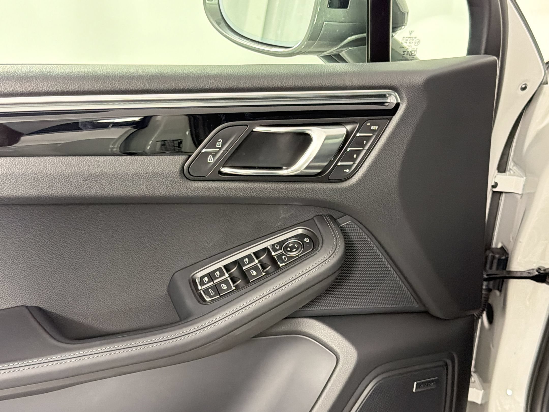 Certified 2026 Porsche Macan Turbo AWD/4WD image 15