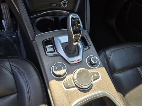 Used 2022 Alfa Romeo Stelvio Ti image 21