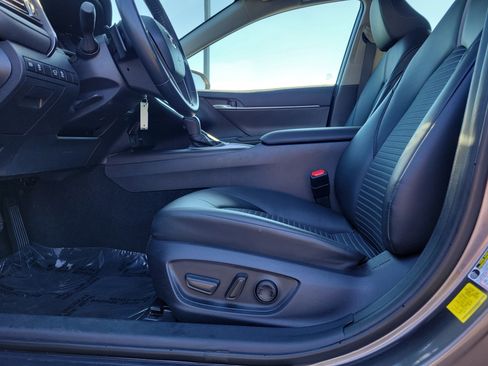 Used 2024 Toyota Camry SE image 16