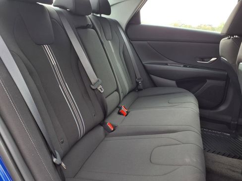 New 2025 Hyundai Elantra SEL image 31