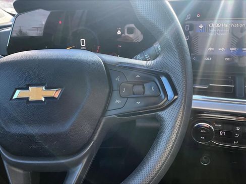 Used 2025 Chevrolet Trax LT image 25
