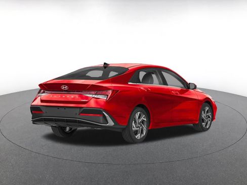 Used 2025 Hyundai Elantra Limited FWD image 2